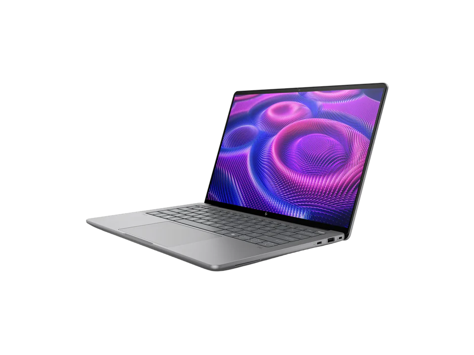 PC portable HP ZBook Ultra G1a gris argent ouvert, vu de trois quarts : écran à fond de vagues violettes et roses, ports USB sur le flanc droit.