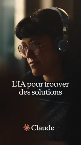 Visuel de l'appli Claude sur Android : une personne avec un casque devant un écran, et le slogan « L'IA pour trouver des solutions ».