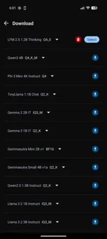 Capture de l'appli Maid sur Android, en anglais : la liste des modèles à télécharger (Qwen3 4B, Phi 3 Mini, Gemma 2 et 3, Llama 3.2…).