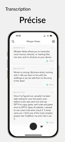 Capture de l'appli Whisper Notes sur iPhone, titrée « Transcription précise » : la liste des notes transcrites, avec leur durée.