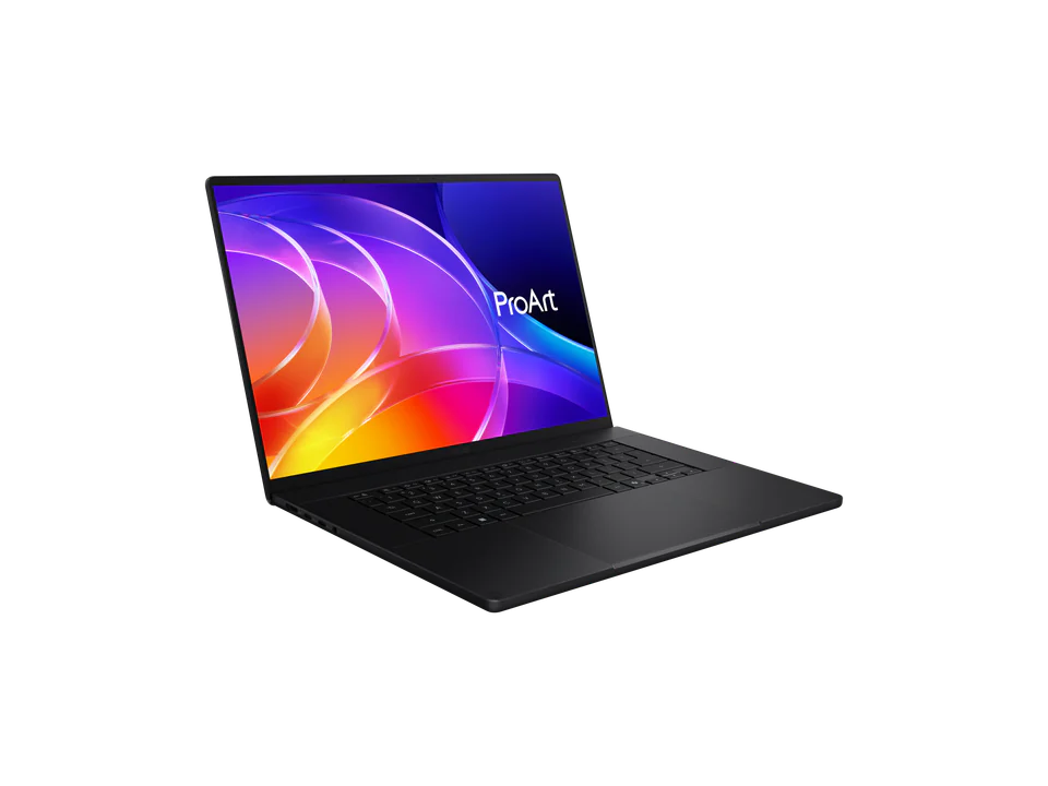 PC portable ASUS ProArt P16 (H7607BA) noir ouvert, vu de trois quarts ; l'écran montre des volutes violettes, orange et bleues et le mot ProArt.