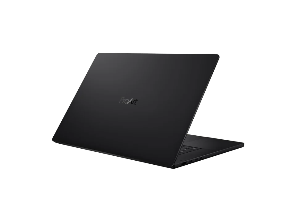 PC portable ASUS ProArt P16 (H7607BA) noir ouvert, vu de dos et de trois quarts : capot noir mat marqué ProArt, ports sur le flanc.